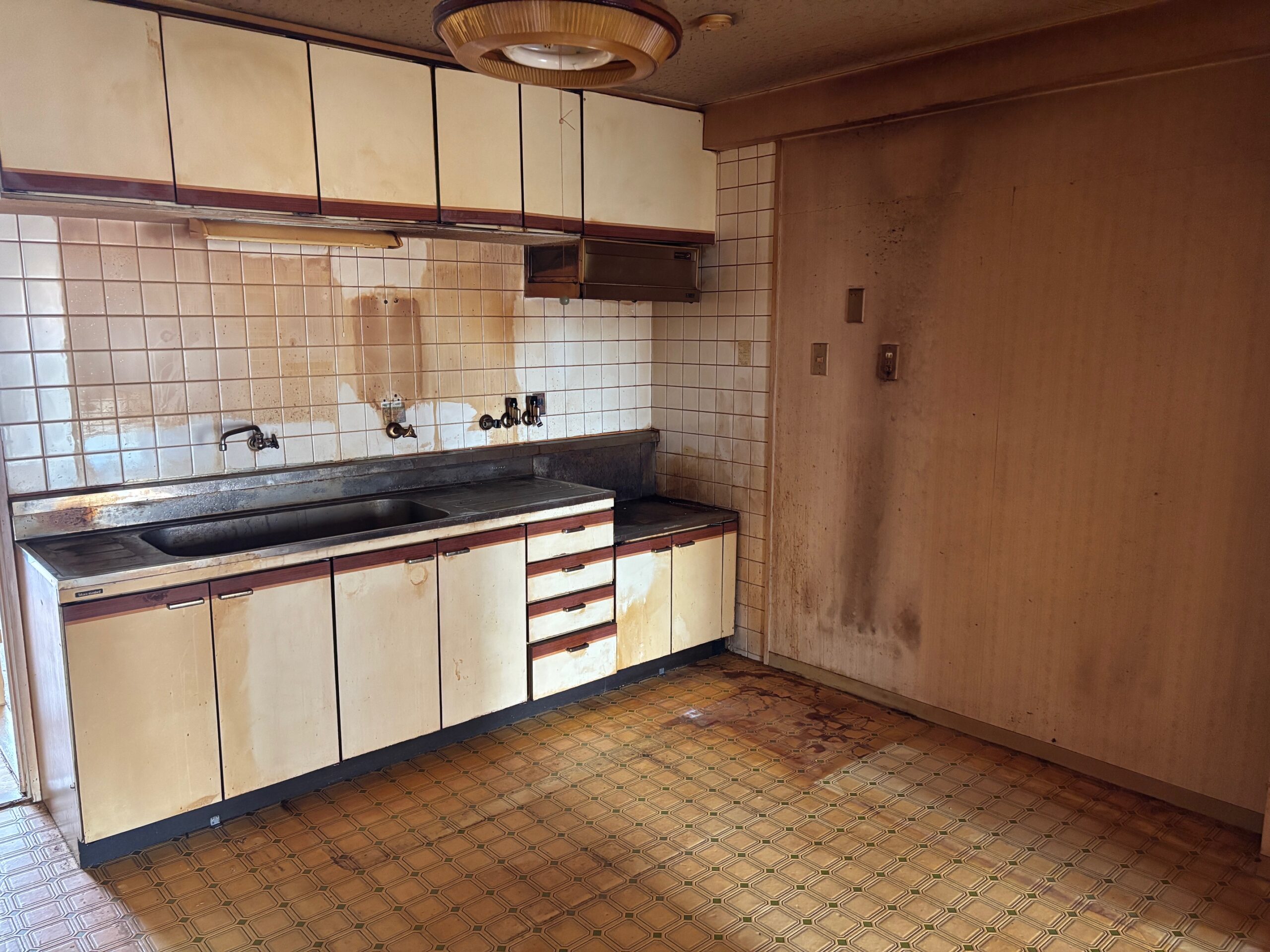 【明石市松の内Ｙ様】遺品整理に伴う家具・家電・粗大ごみ回収の回収事例