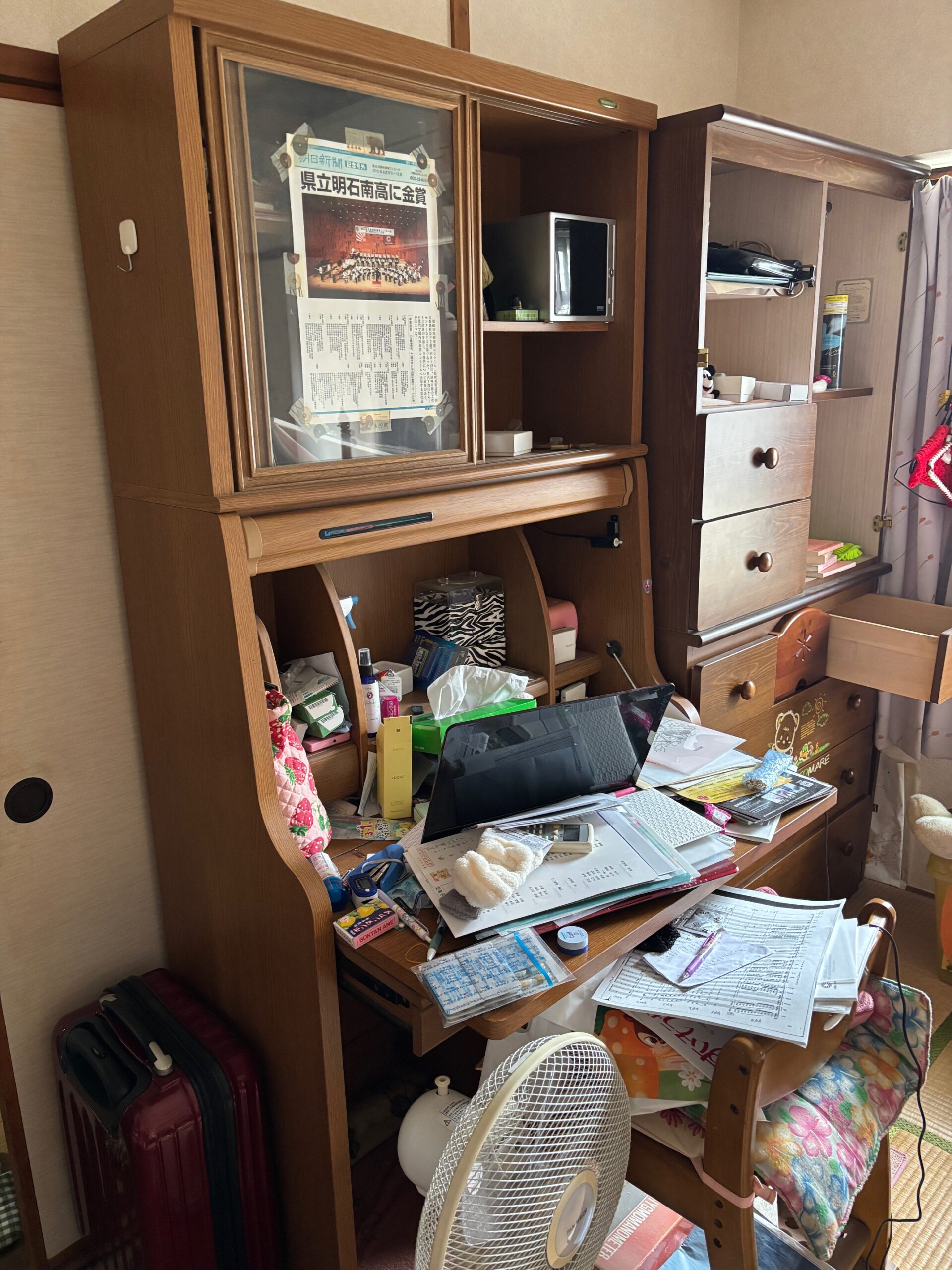 【明石市藤江Ｈ様】不用品（タンス・飾り棚・勉強机など）回収の回収事例