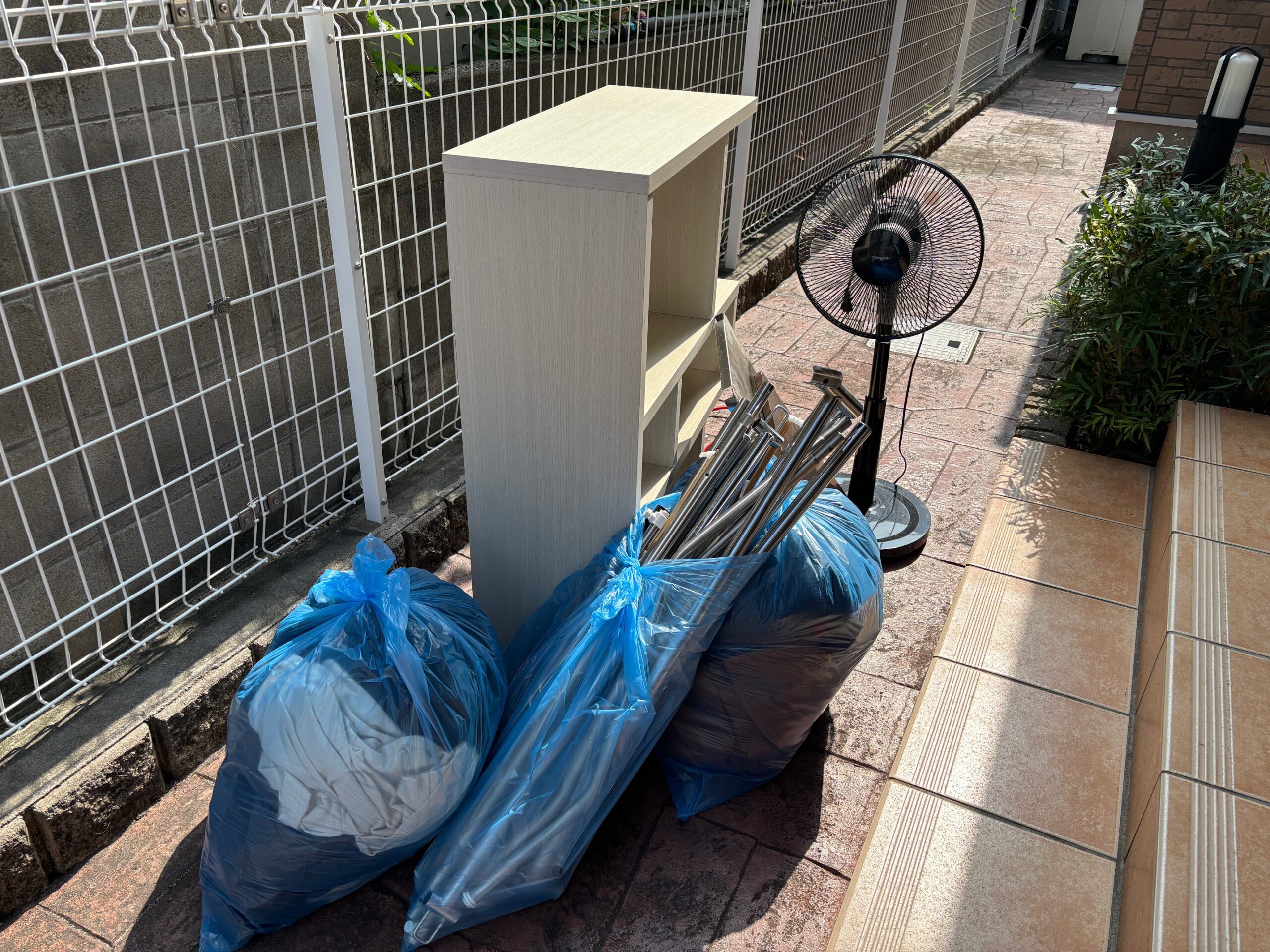 【明石市明南町Ｉ様】不用品（扇風機・棚など）回収の回収事例
