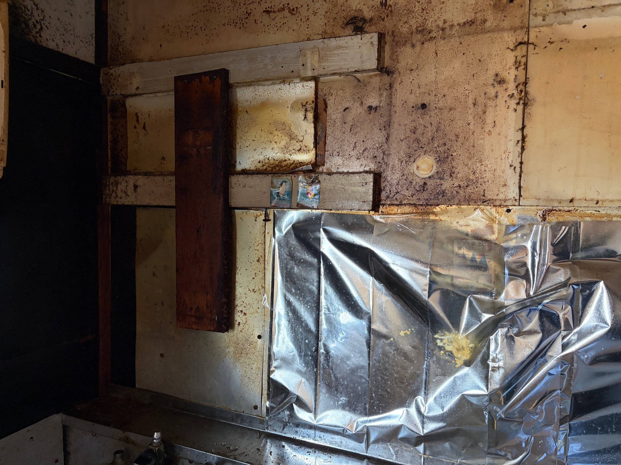 【明石市野々上Ｉ様】不用品（ガス湯沸かし器など）回収の回収事例