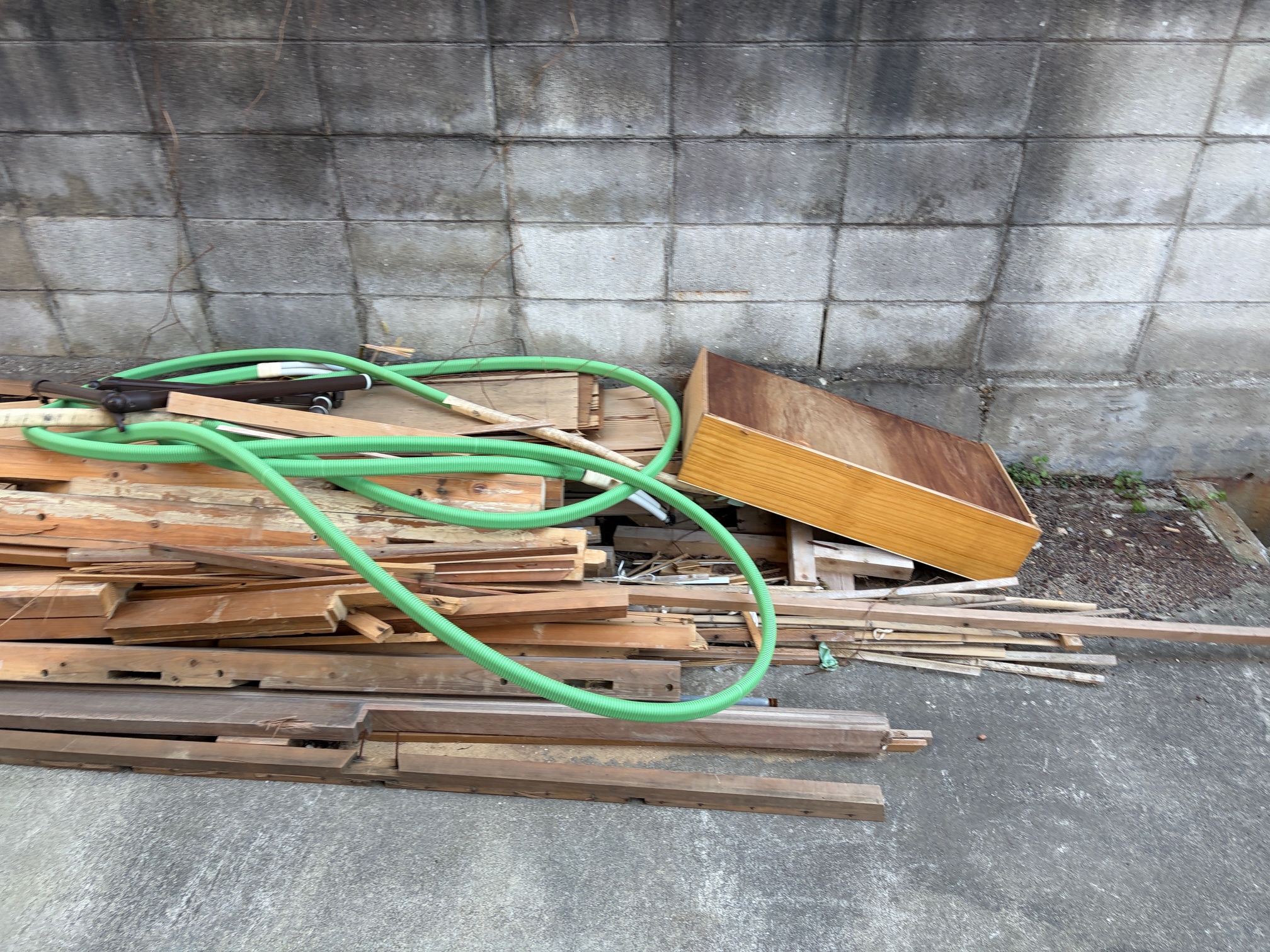 【明石市大久保町Ａ様】不用品（木くず・石膏ボードなど）回収の回収事例