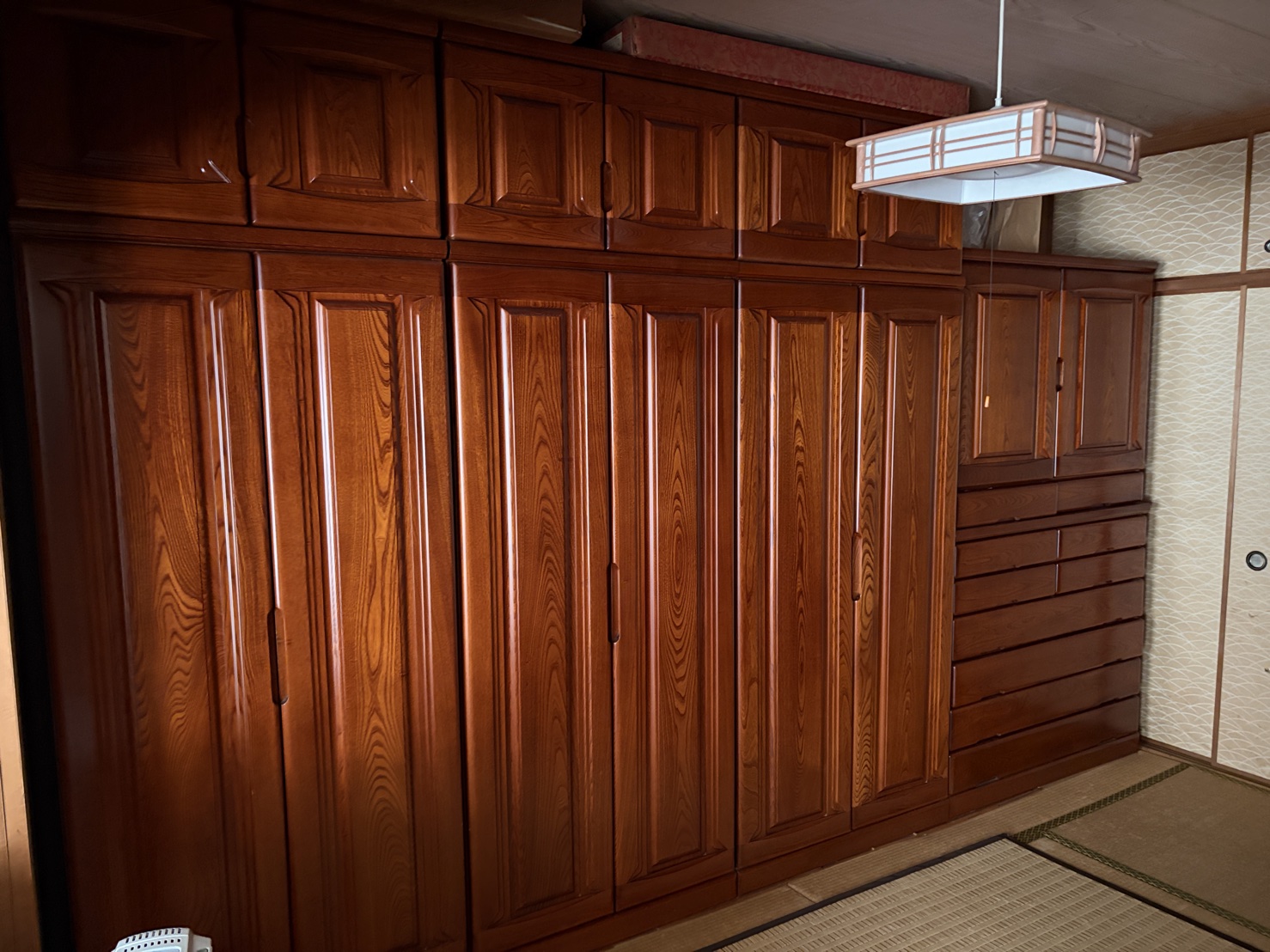 【明石市大久保町Ｓ様】不用品（婚礼タンス）回収の回収事例