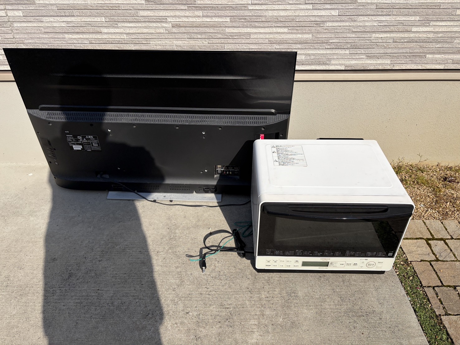 【明石市大久保町Ｓ様】不用品（テレビ・レンジ）回収の回収事例