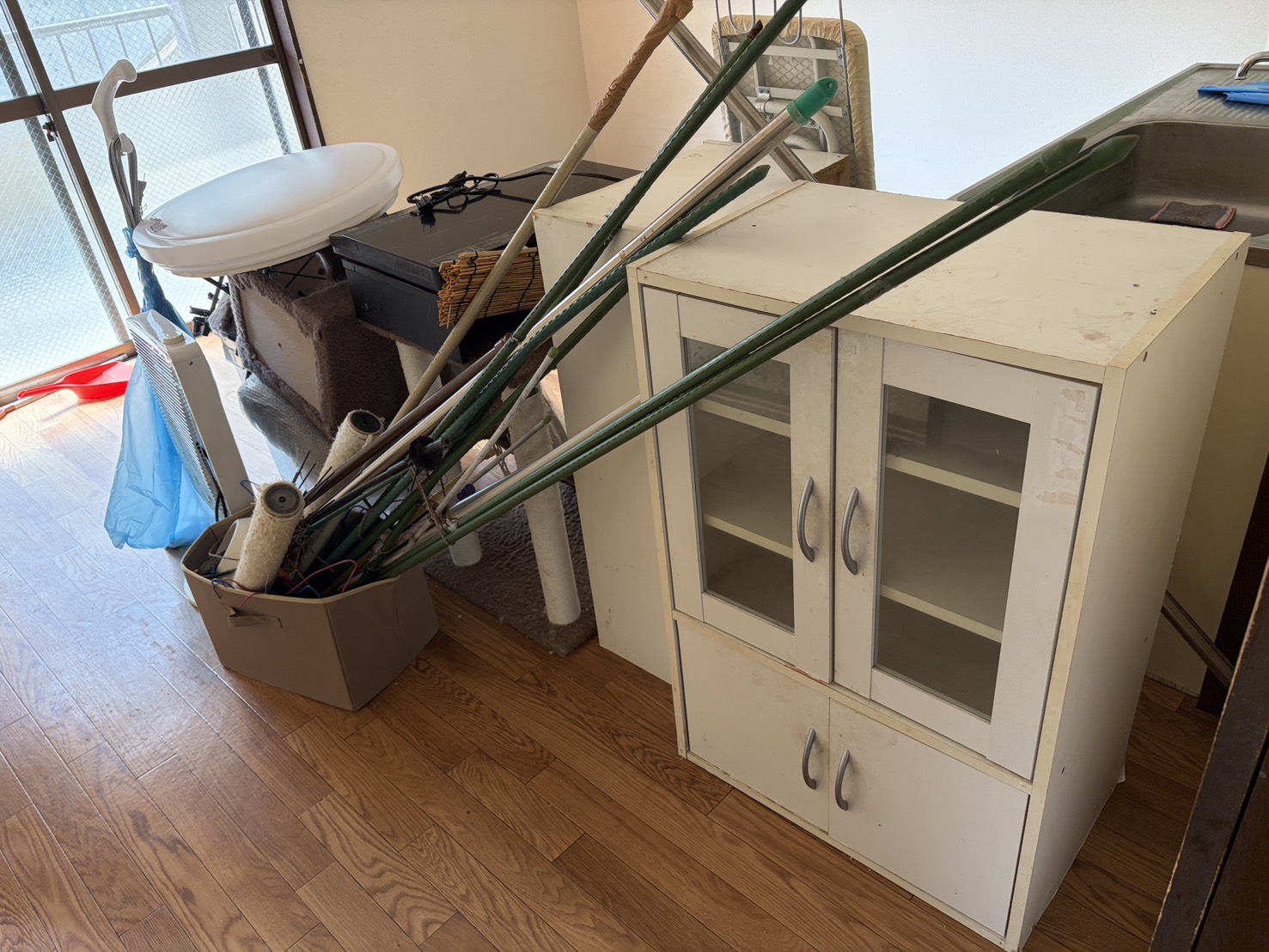 【明石市二見町Ｓ様】不用品（食器棚・ストーブなど）回収の回収事例