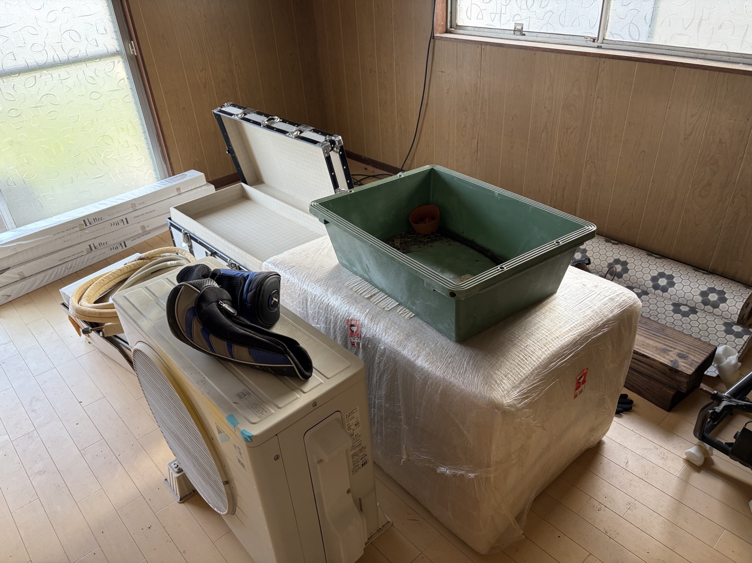 【明石市藤が丘Ｏ様】不用品（エアコンなど）回収の回収事例