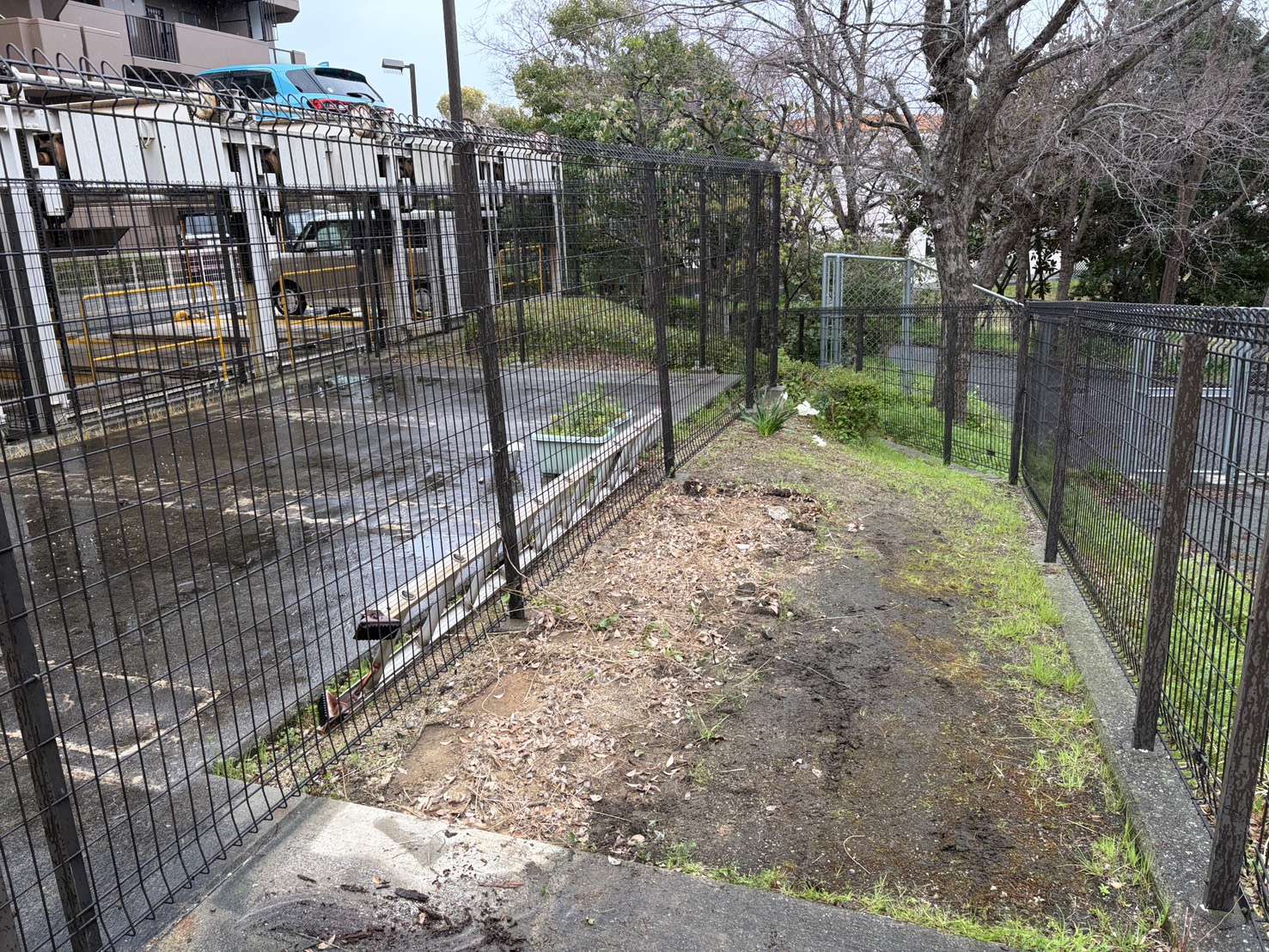 【明石市大久保町Ｓ様】不用品（物置・コンクリートブロックなど）回収の回収事例