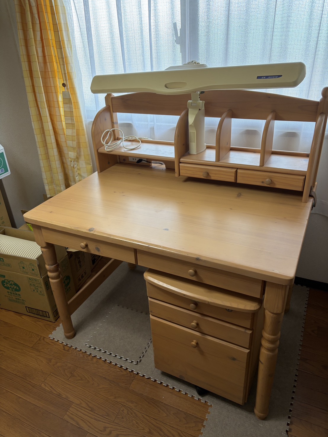 【明石市魚住町Ｆ様】不用品（学習机など）回収の回収事例