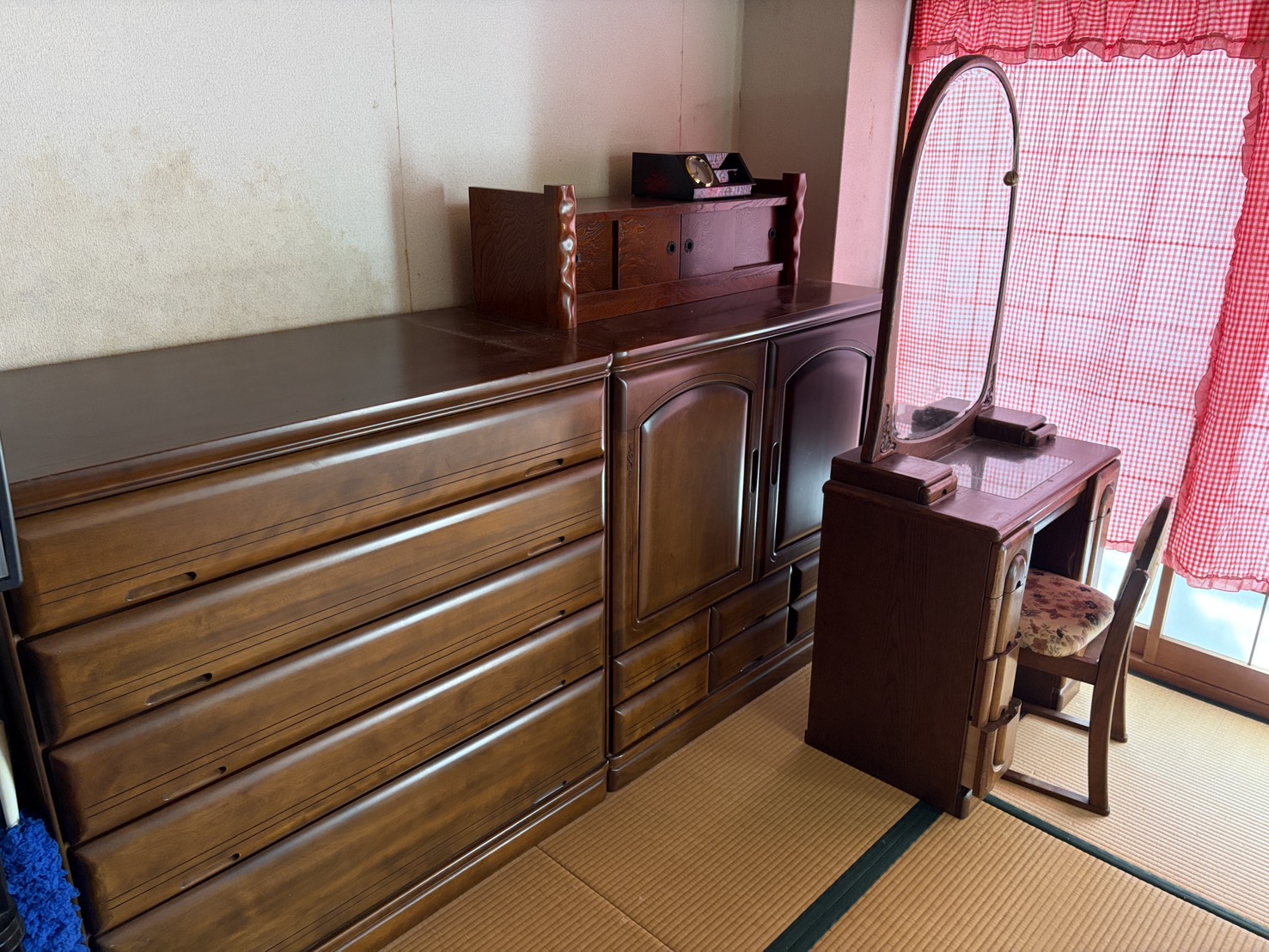 【明石市朝霧北町Ｗ様】不用品（タンス・鏡台・棚など）回収の回収事例