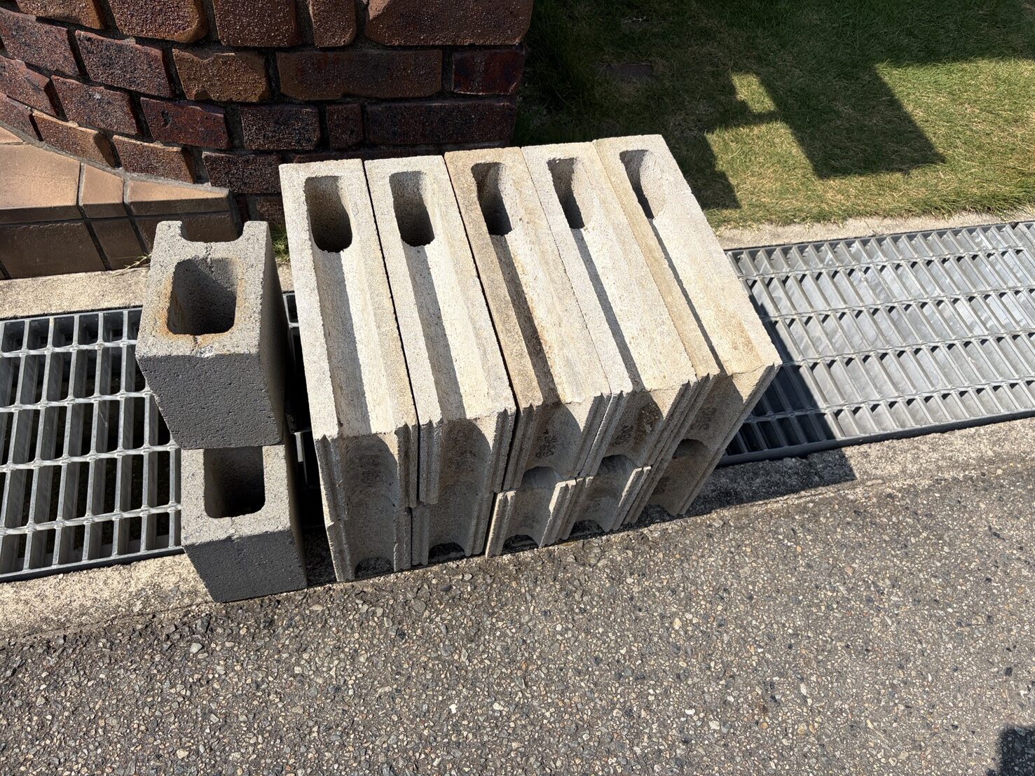【明石市林崎町Ｍ様】不用品（コンクリートブロックなど）回収の回収事例