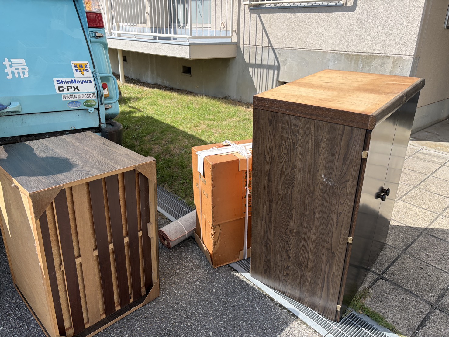 【明石市魚住町Ｅ様】不用品（鏡台・タンスなど）回収の回収事例
