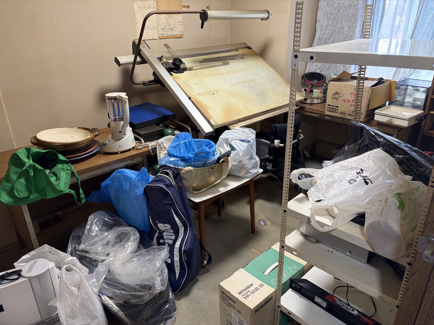 【明石市魚住町H様】不用品（製図台、棚など）回収の回収事例