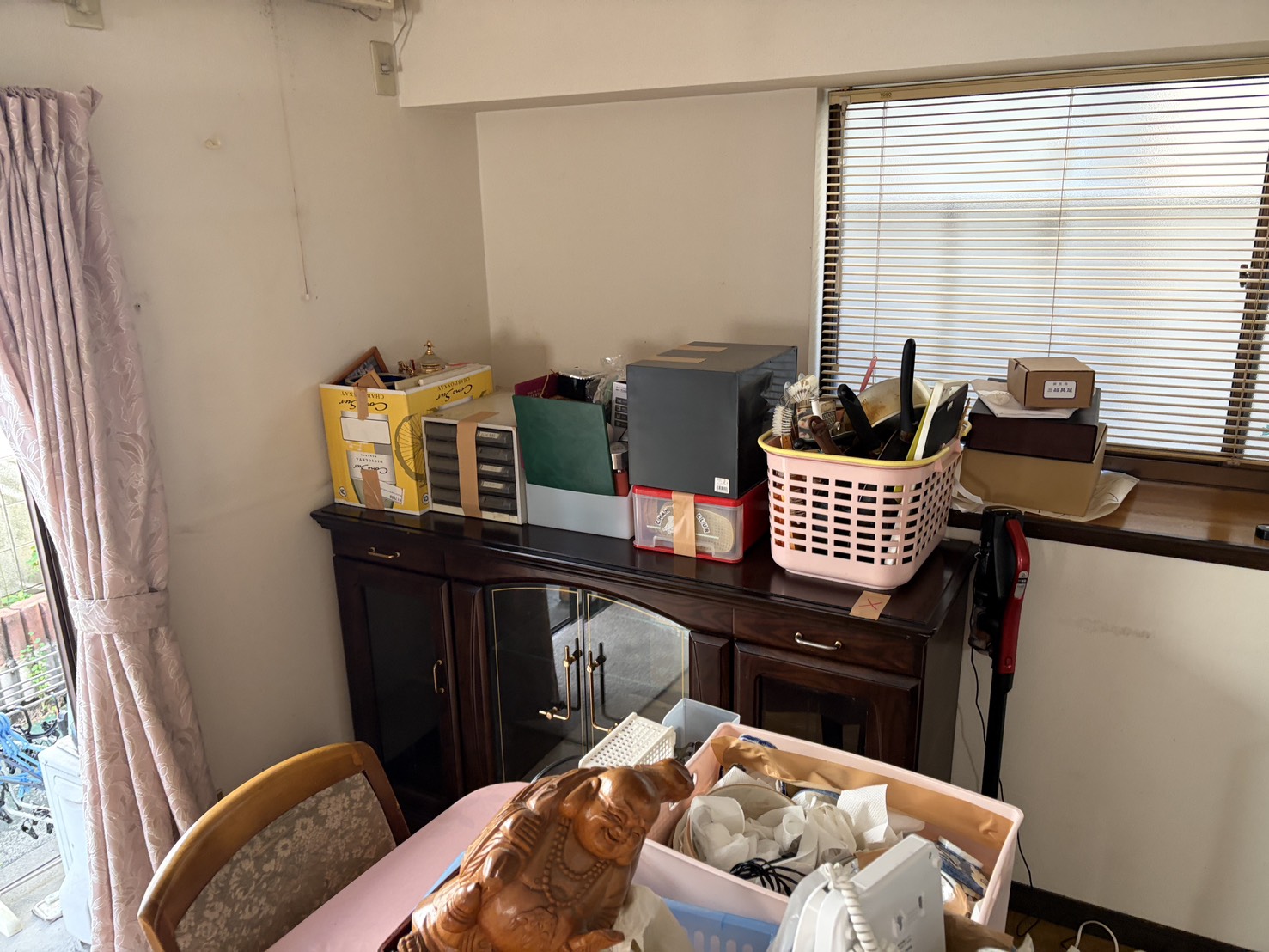 【明石市魚住町H様】不用品（食器棚、ソファーなど）回収の回収事例